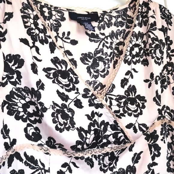 Jones New York. Womens Top Size 14 P Lightweight Light Pink Color - Picture 6 of 7